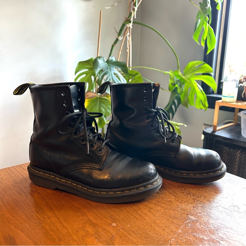 Dr. Doc Martens Black Leather Lace Up Air Wair Grunge Punk Combat Boots Size 6